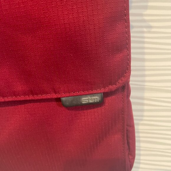 STM iPad/Tablet Crossover Bag - Picture 3 of 7